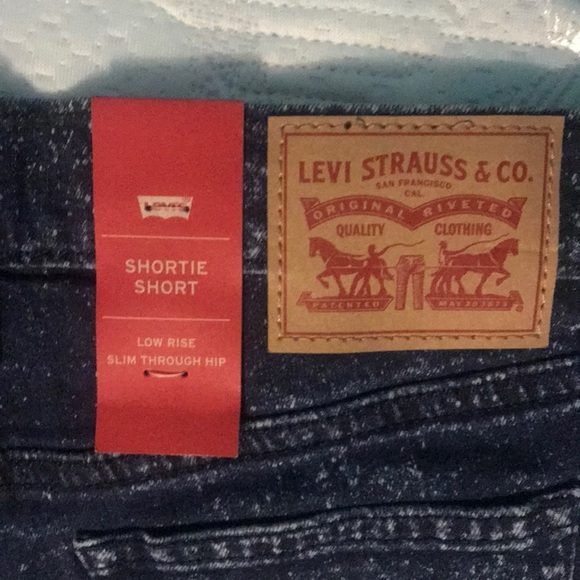 Womens Levi’s Shorts - Picture 3 of 4